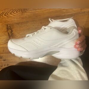 Saucony white walking sneakers perfect condition size 8.5